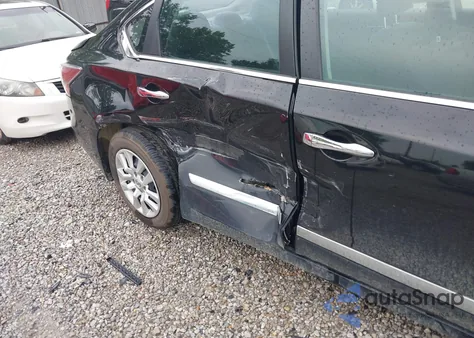 2015 Nissan Altima 2.5 S z USA, uszkodzony, nr VIN 1N4AL3AP6FC182731